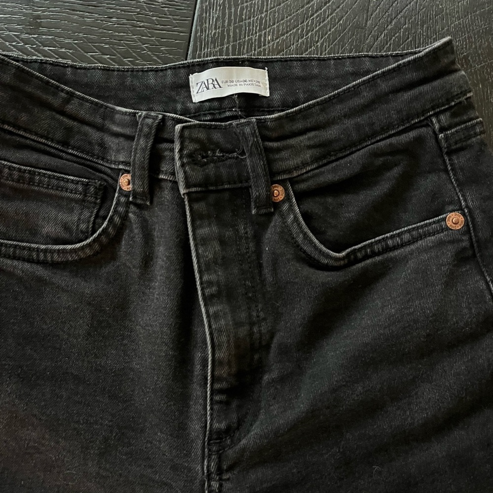 Zara black crop jeans. US 6.